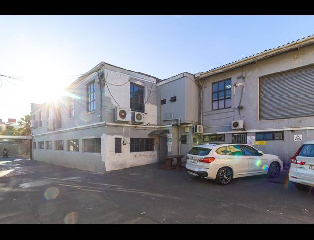 275M² BUILDING TO LET IN WOODSTOCK